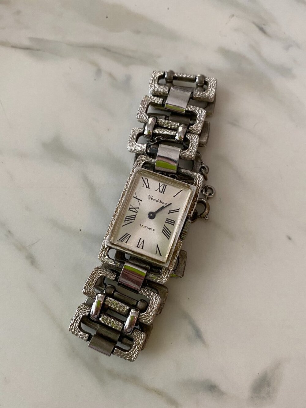 vintage vendome 17 jewels ladies watch tank style / rectangle shape preowned